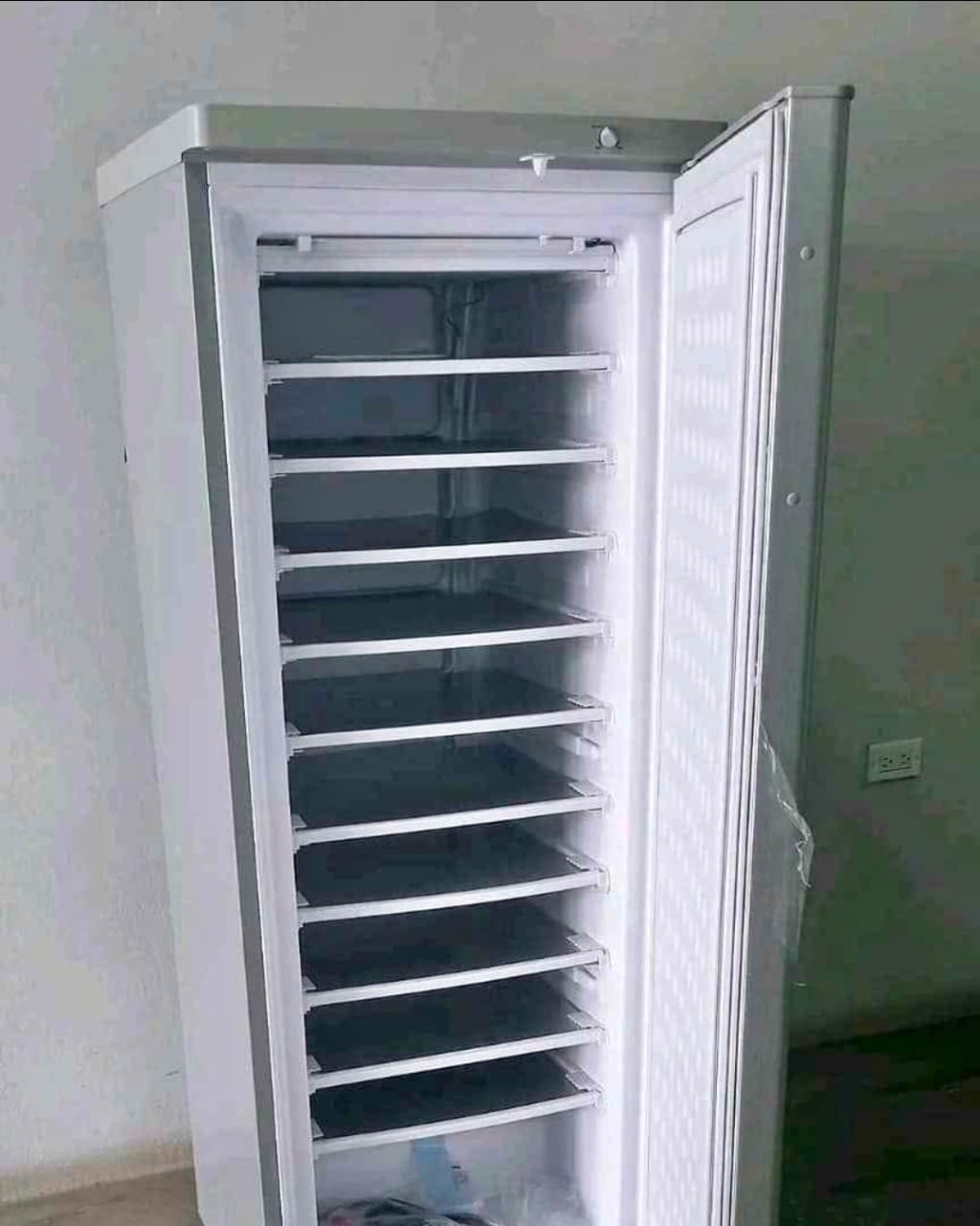 Ice Maker Vertical Grande Capacité FrostPro